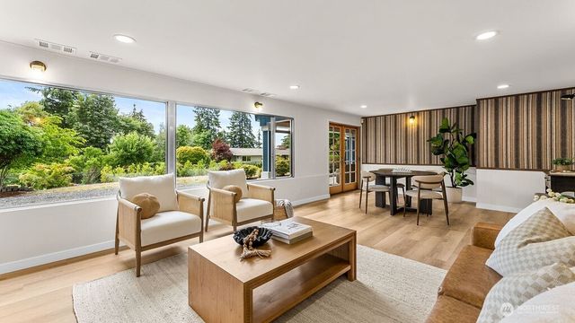 5059 116th Avenue SE, Bellevue, WA 98006