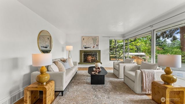 5059 116th Avenue SE, Bellevue, WA 98006