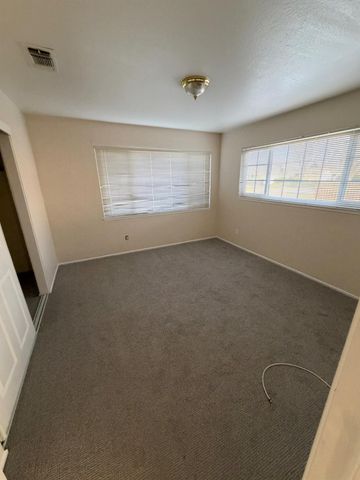 1406 64th Ave, Sacramento, CA 95822