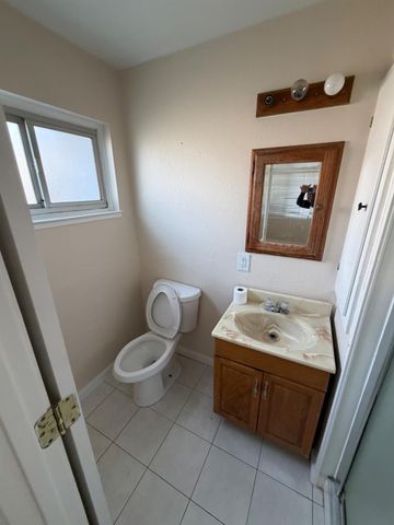 1406 64th Ave, Sacramento, CA 95822