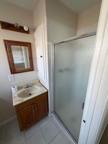 1406 64th Ave, Sacramento, CA 95822