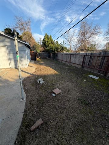 1406 64th Ave, Sacramento, CA 95822