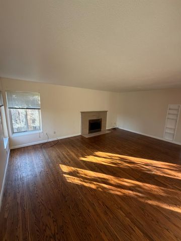 1406 64th Ave, Sacramento, CA 95822