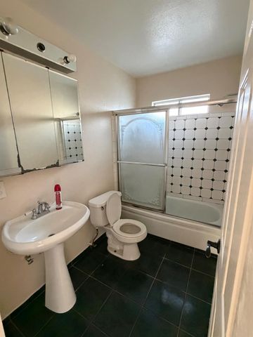 1406 64th Ave, Sacramento, CA 95822