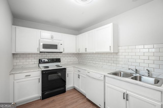 510 Saint James Court, Lawrenceville, GA 30044