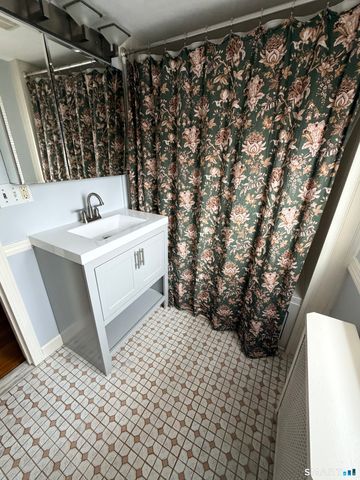 39 Pendleton Road, New Britain, CT 06053