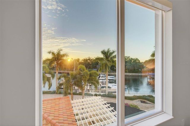 1325 SNELL ISLE BOULEVARD NE 302, St Petersburg, FL 33704