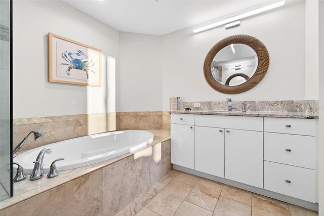 1325 SNELL ISLE BOULEVARD NE 302, St Petersburg, FL 33704