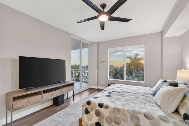 1325 SNELL ISLE BOULEVARD NE 302, St Petersburg, FL 33704