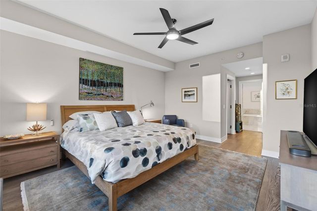 1325 SNELL ISLE BOULEVARD NE 302, St Petersburg, FL 33704