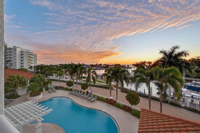 1325 SNELL ISLE BOULEVARD NE 302, St Petersburg, FL 33704