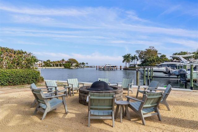 1325 SNELL ISLE BOULEVARD NE 302, St Petersburg, FL 33704