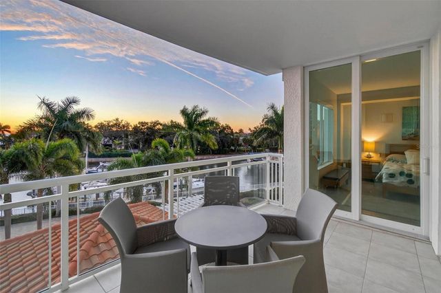 1325 SNELL ISLE BOULEVARD NE 302, St Petersburg, FL 33704