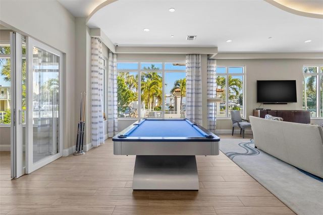 1325 SNELL ISLE BOULEVARD NE 302, St Petersburg, FL 33704