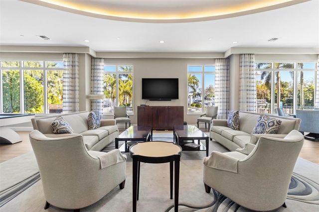 1325 SNELL ISLE BOULEVARD NE 302, St Petersburg, FL 33704