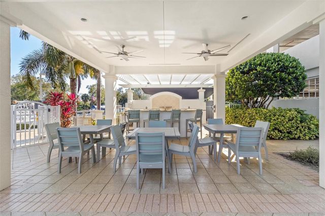 1325 SNELL ISLE BOULEVARD NE 302, St Petersburg, FL 33704