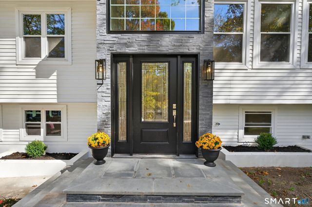 13 Willow Lane, East Lyme, CT 06333