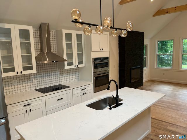 13 Willow Lane, East Lyme, CT 06333
