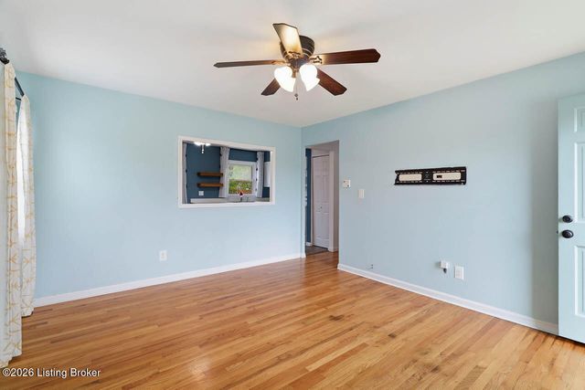 9110 Farnham Dr, Louisville, KY 40242