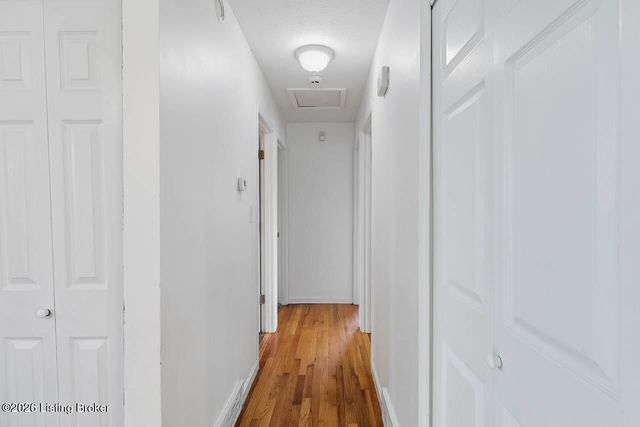 9110 Farnham Dr, Louisville, KY 40242