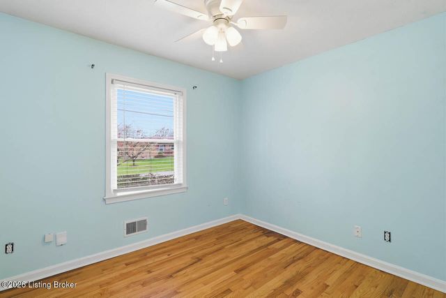 9110 Farnham Dr, Louisville, KY 40242