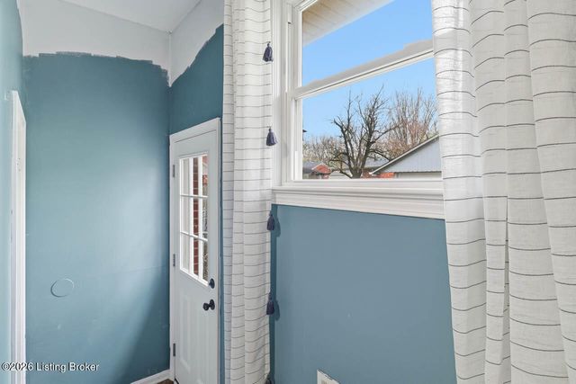 9110 Farnham Dr, Louisville, KY 40242