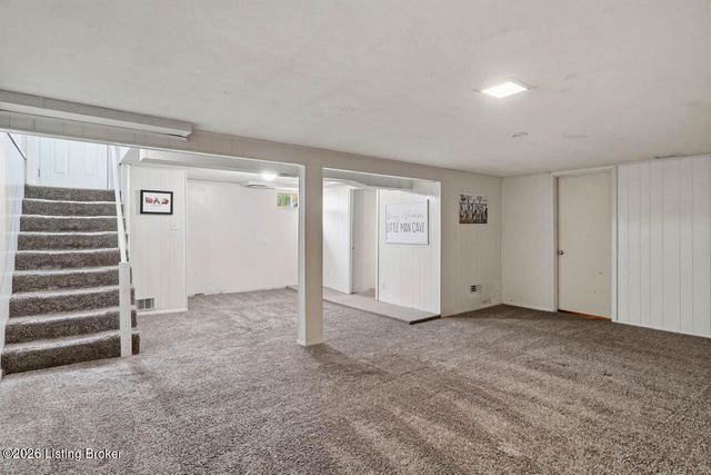 9110 Farnham Dr, Louisville, KY 40242