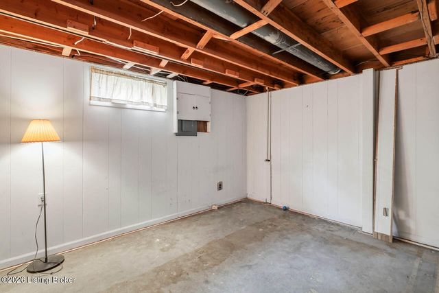 9110 Farnham Dr, Louisville, KY 40242