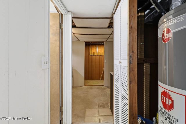 9110 Farnham Dr, Louisville, KY 40242