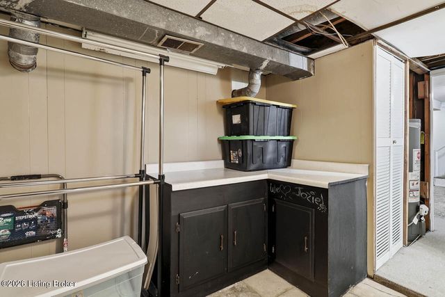 9110 Farnham Dr, Louisville, KY 40242