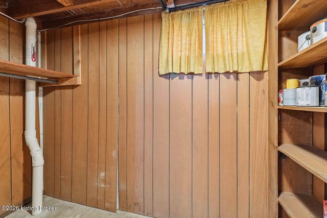 9110 Farnham Dr, Louisville, KY 40242