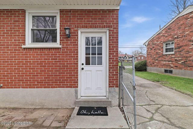 9110 Farnham Dr, Louisville, KY 40242