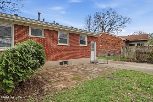 9110 Farnham Dr, Louisville, KY 40242