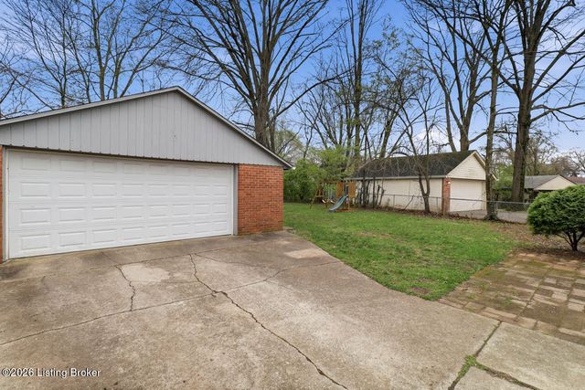 9110 Farnham Dr, Louisville, KY 40242