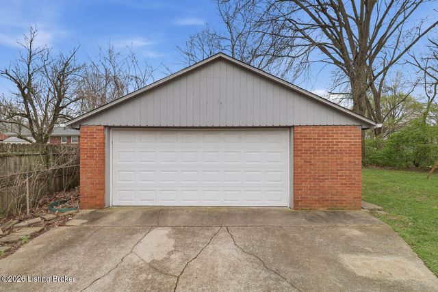 9110 Farnham Dr, Louisville, KY 40242