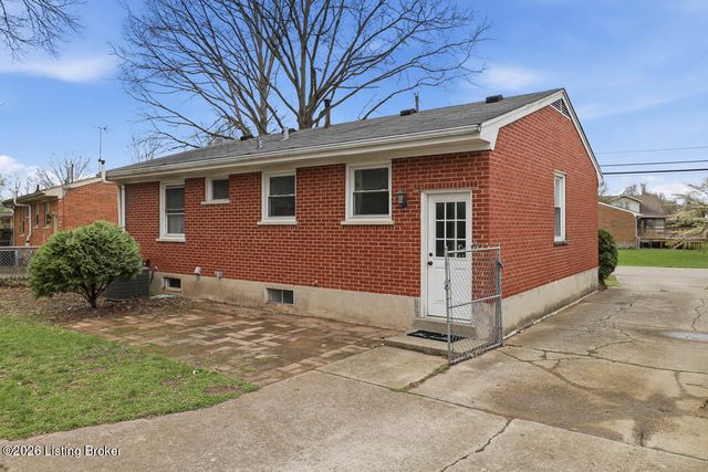 9110 Farnham Dr, Louisville, KY 40242