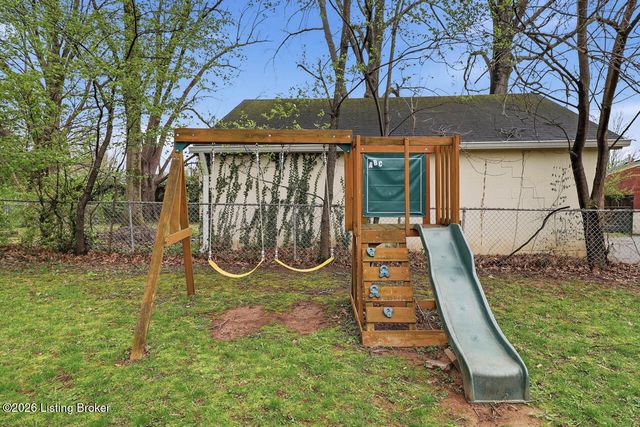 9110 Farnham Dr, Louisville, KY 40242