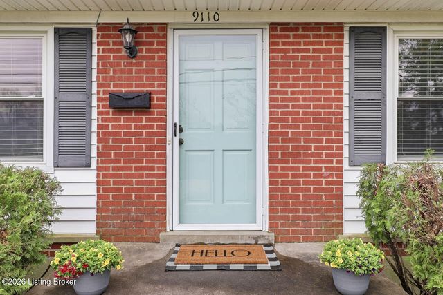 9110 Farnham Dr, Louisville, KY 40242