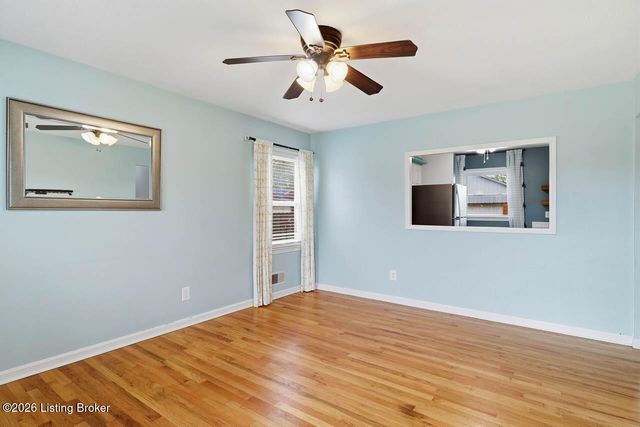 9110 Farnham Dr, Louisville, KY 40242