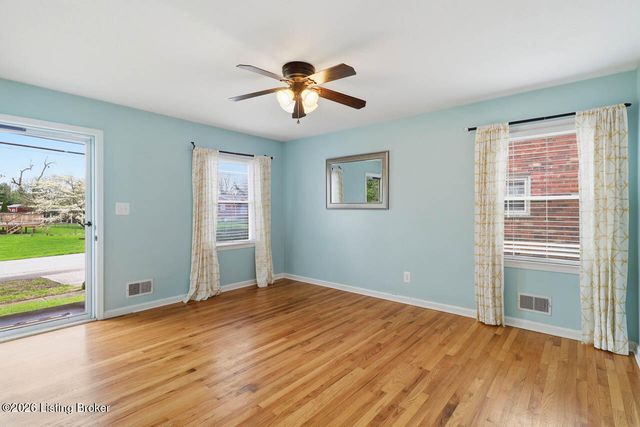 9110 Farnham Dr, Louisville, KY 40242