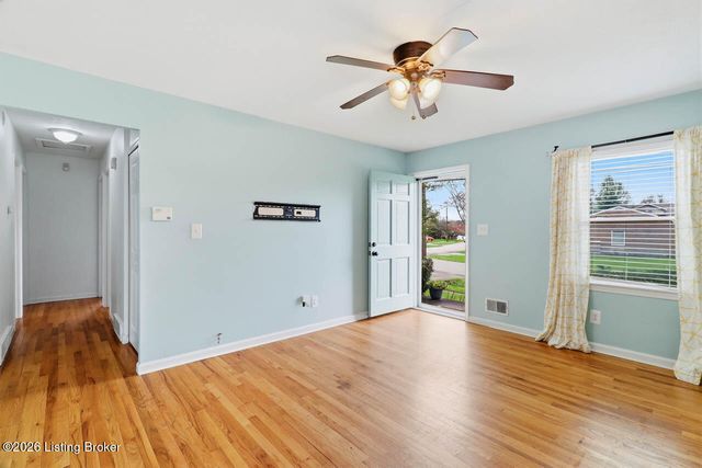 9110 Farnham Dr, Louisville, KY 40242