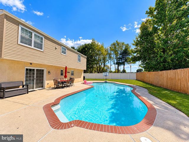 8600 CATHEDRAL CIR, Philadelphia, PA 19128