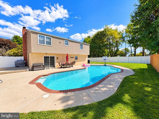 8600 CATHEDRAL CIR, Philadelphia, PA 19128