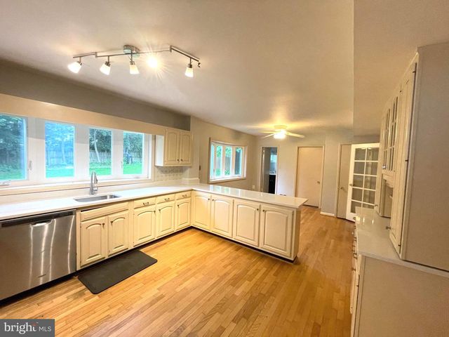 6933 TYNDALE ST, Mclean, VA 22101