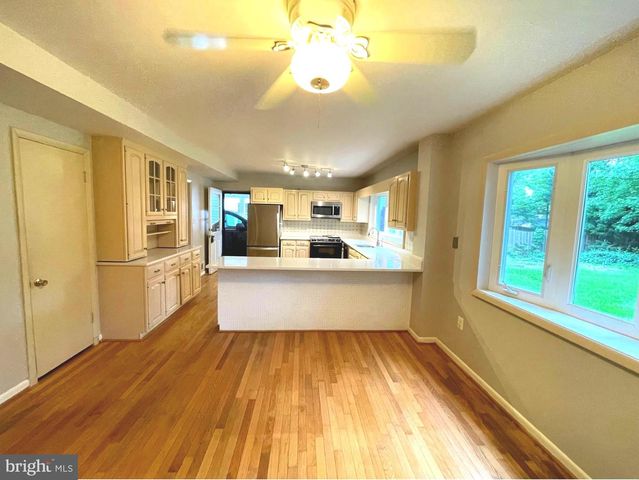 6933 TYNDALE ST, Mclean, VA 22101