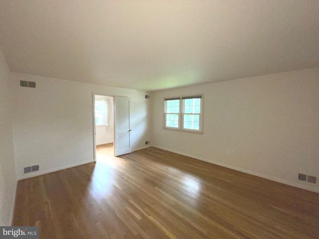 6933 TYNDALE ST, Mclean, VA 22101