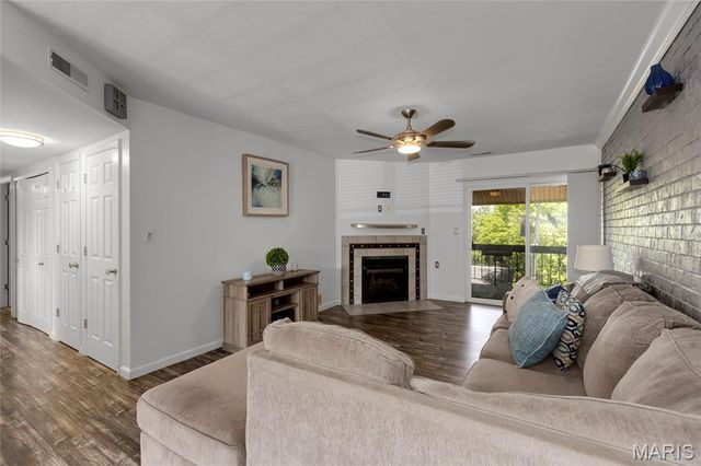 1943 Greenpoint Drive 302, Kirkwood, MO 63122