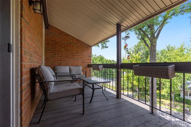 1943 Greenpoint Drive 302, Kirkwood, MO 63122