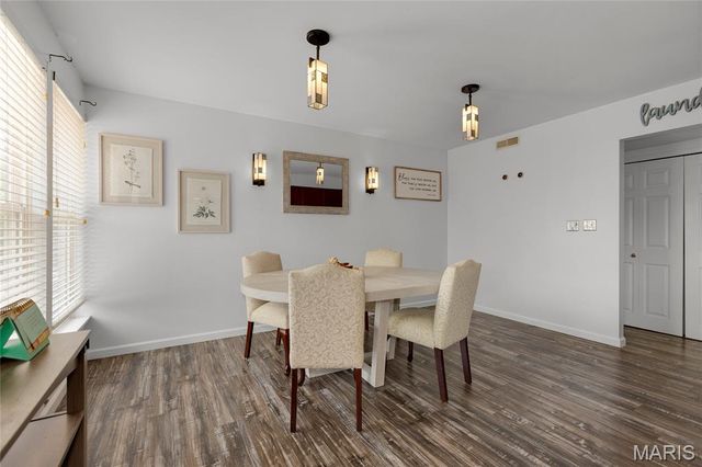 1943 Greenpoint Drive 302, Kirkwood, MO 63122