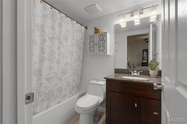 1943 Greenpoint Drive 302, Kirkwood, MO 63122